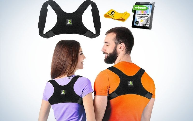 Evoke Pro Back Posture Corrector je nejlepší pro zaoblená ramena.