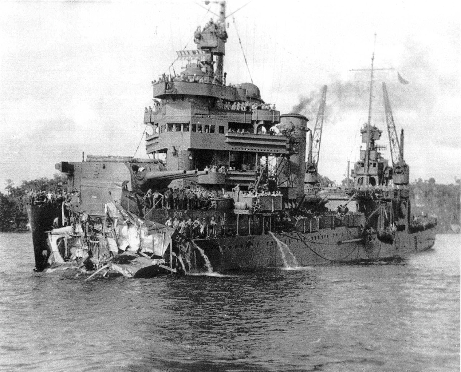 Fotografie pořízená poškozeným USS New Orleans poté, co dorazila do Sydney v Austrálii v prosinci 1942. Kredit: Wikipedia Commons
