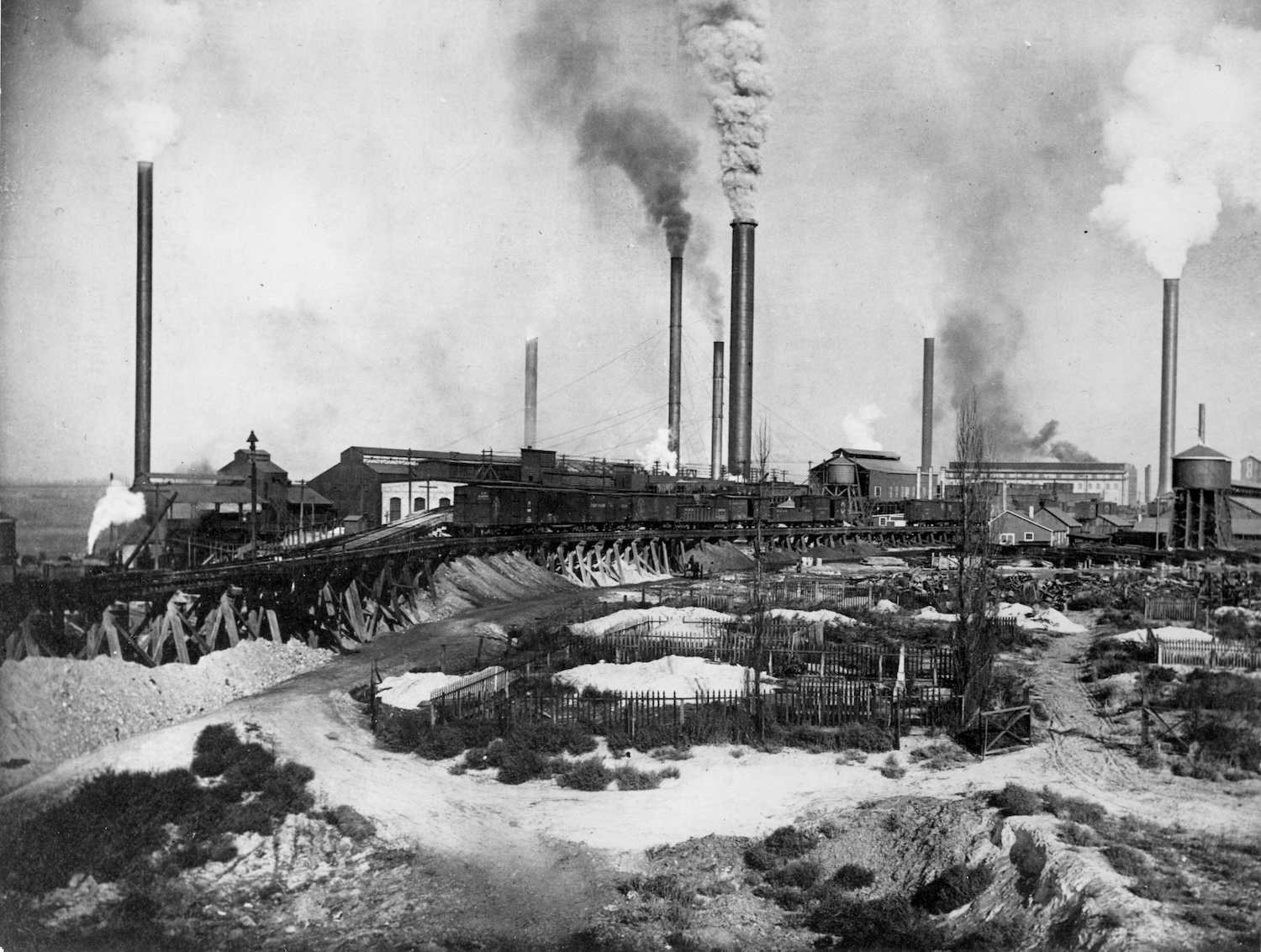 Závod US Mining and Smelting Co. v Midvale, Utah, 1906.